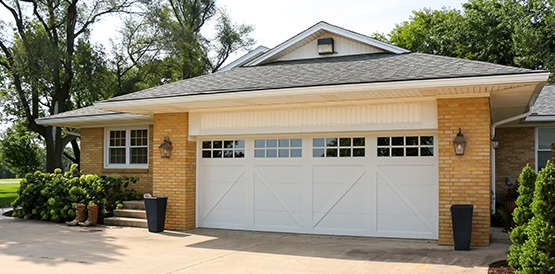 Raynor Traditional Garage Doors: A Blend of Style and Durability